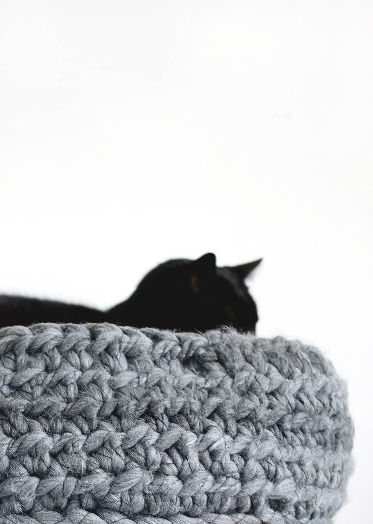 DIY Crochet Cat Bed @themerrythought