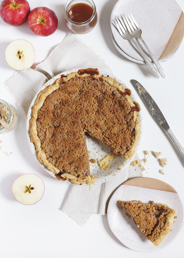 Apple Crumble Pie @themerrythought