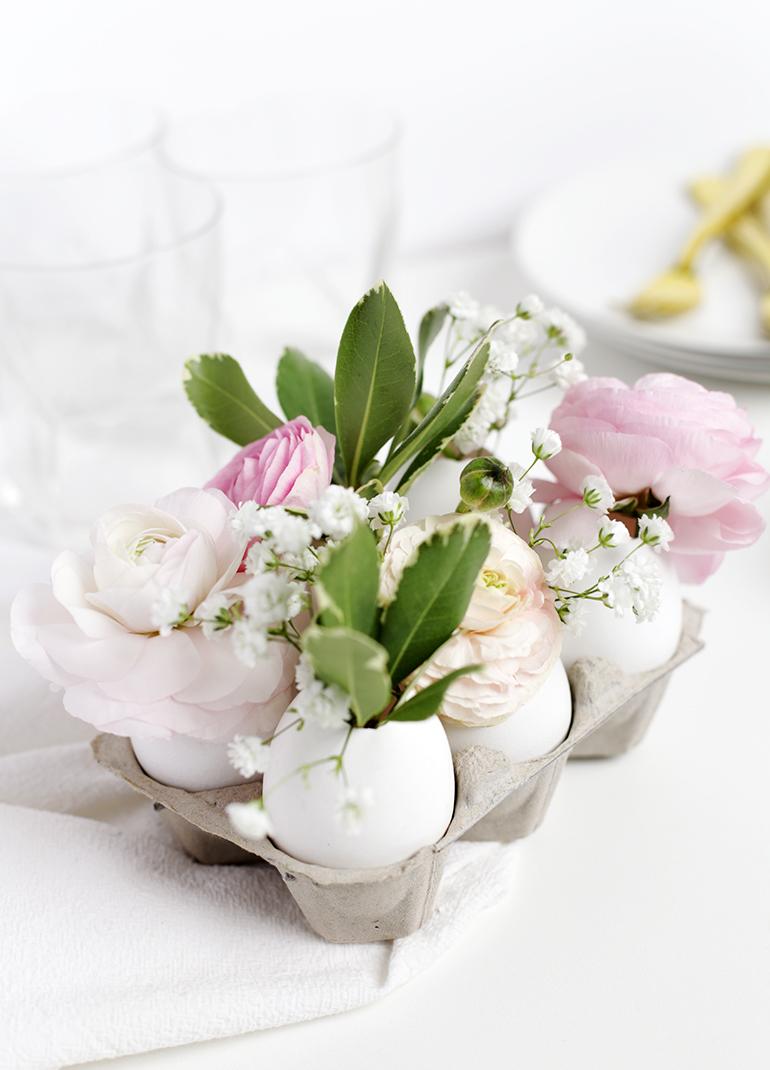 DIY Egg Vase Centerpiece @themerrythought