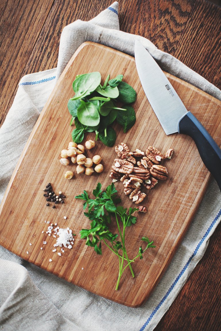 Spinach, Quinoa & Pear Salad // The Merrythought