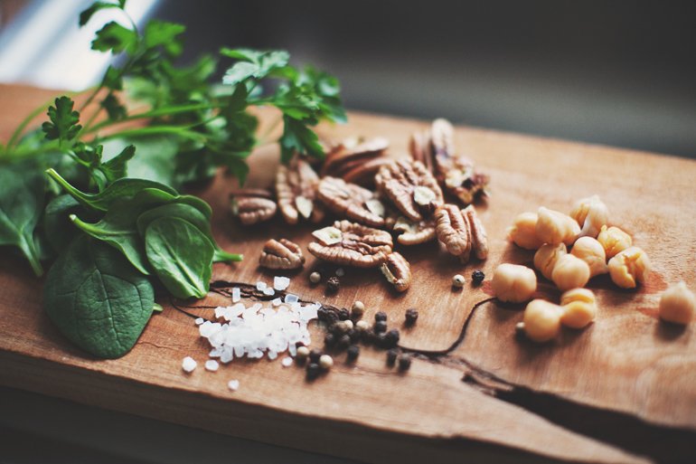 Spinach, Quinoa & Pear Salad // The Merrythought