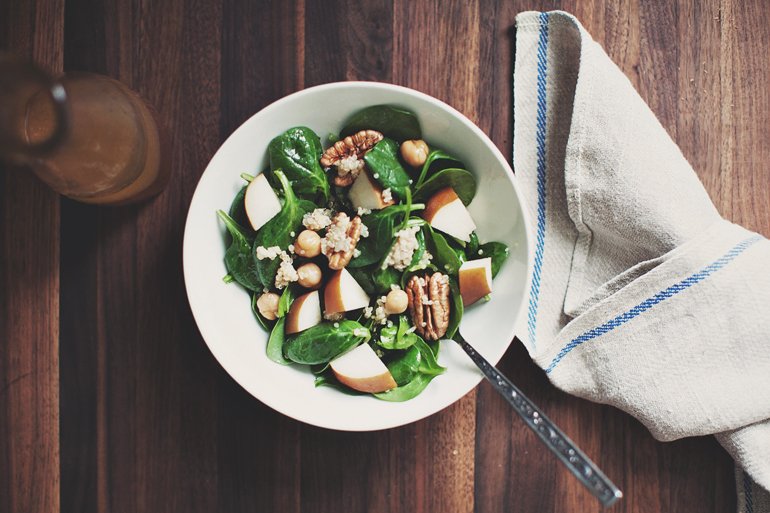 Spinach, Quinoa & Pear Salad // The Merrythought