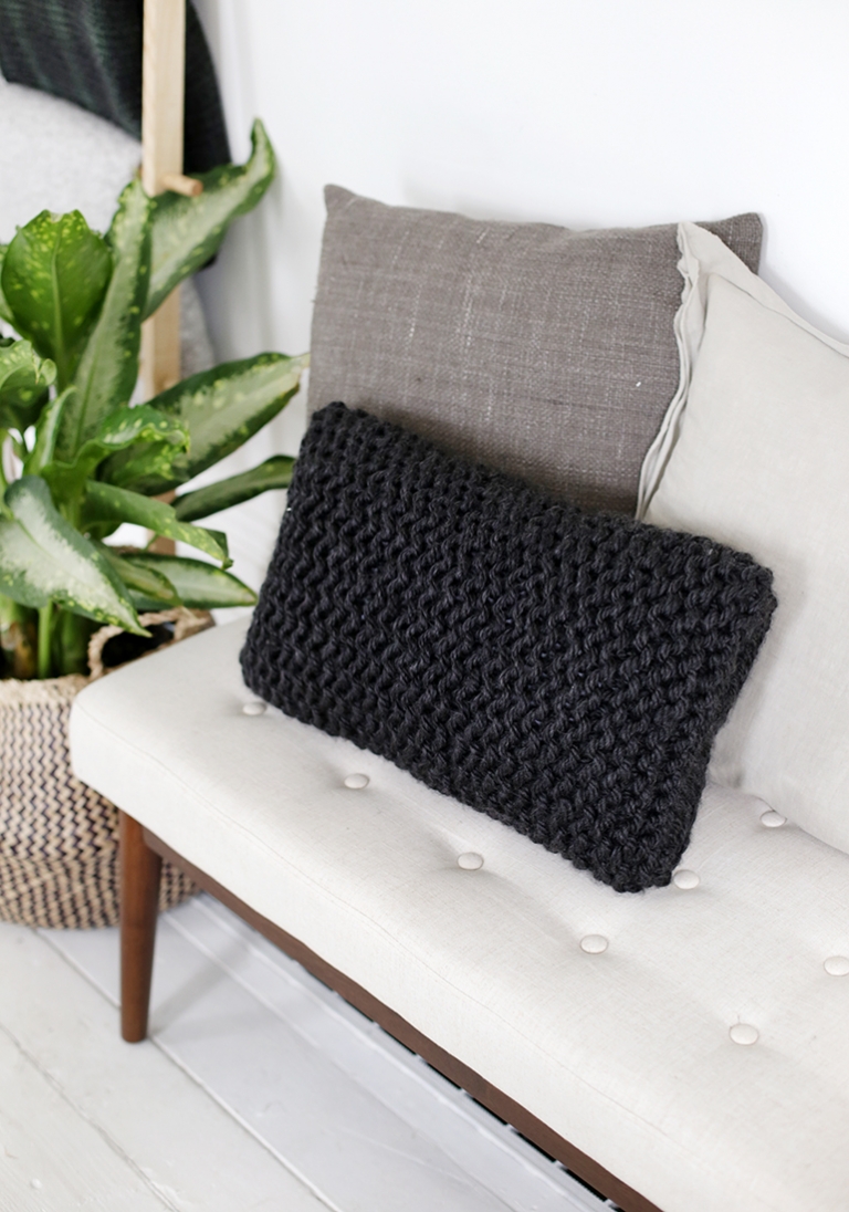 DIY Knit Pillow @themerrythought