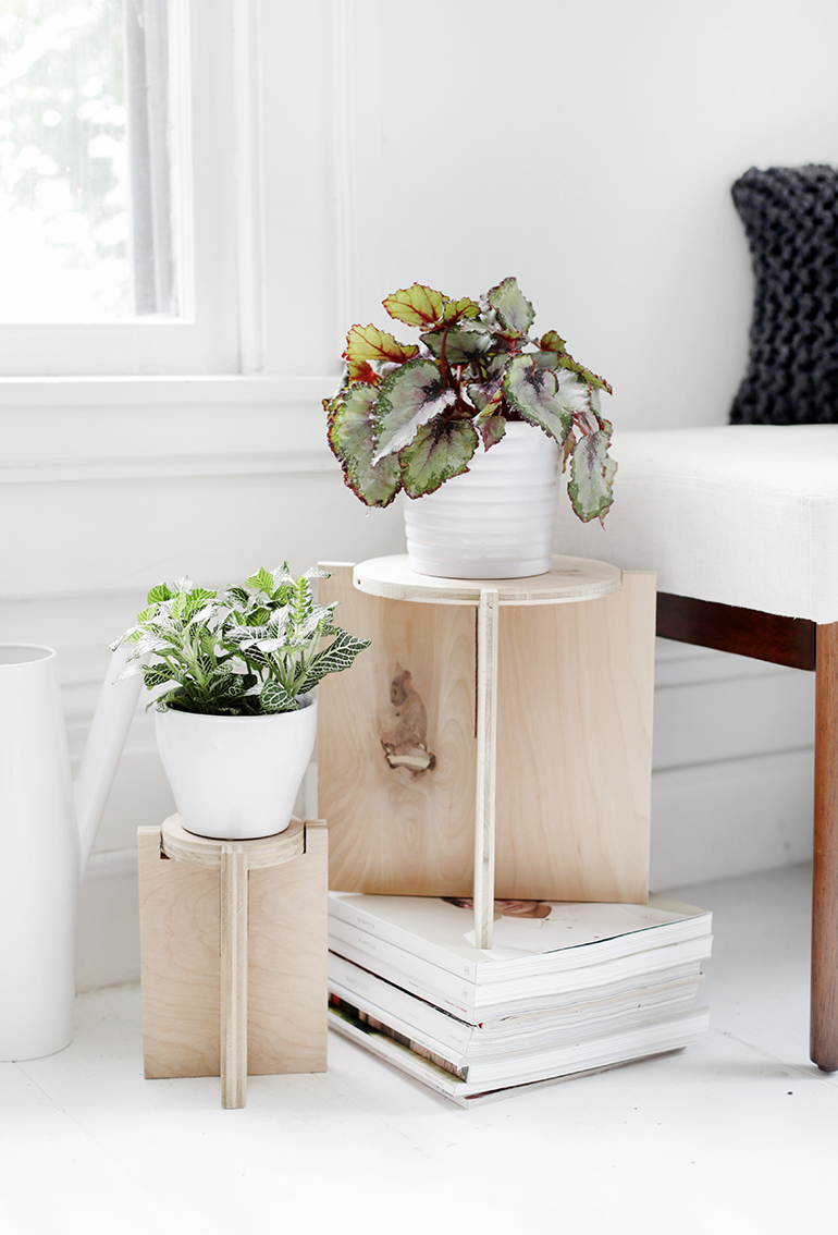 DIY Wooden Plant Stand @themerrythought