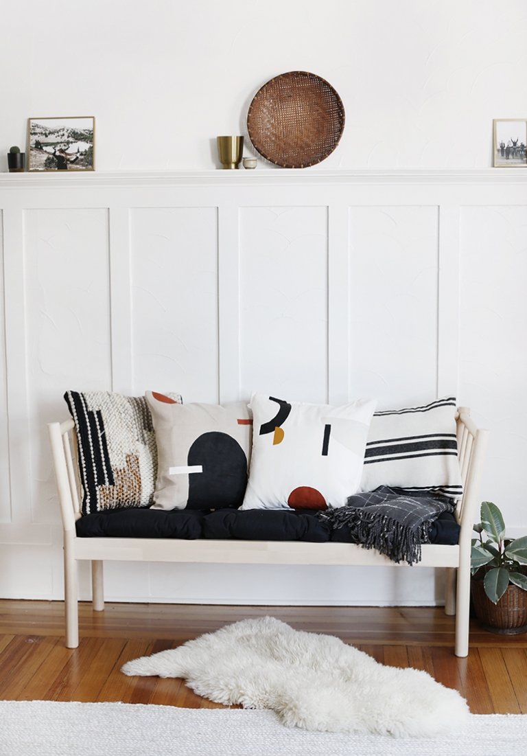 How To Make DIY Painted Pillows @themerrythought