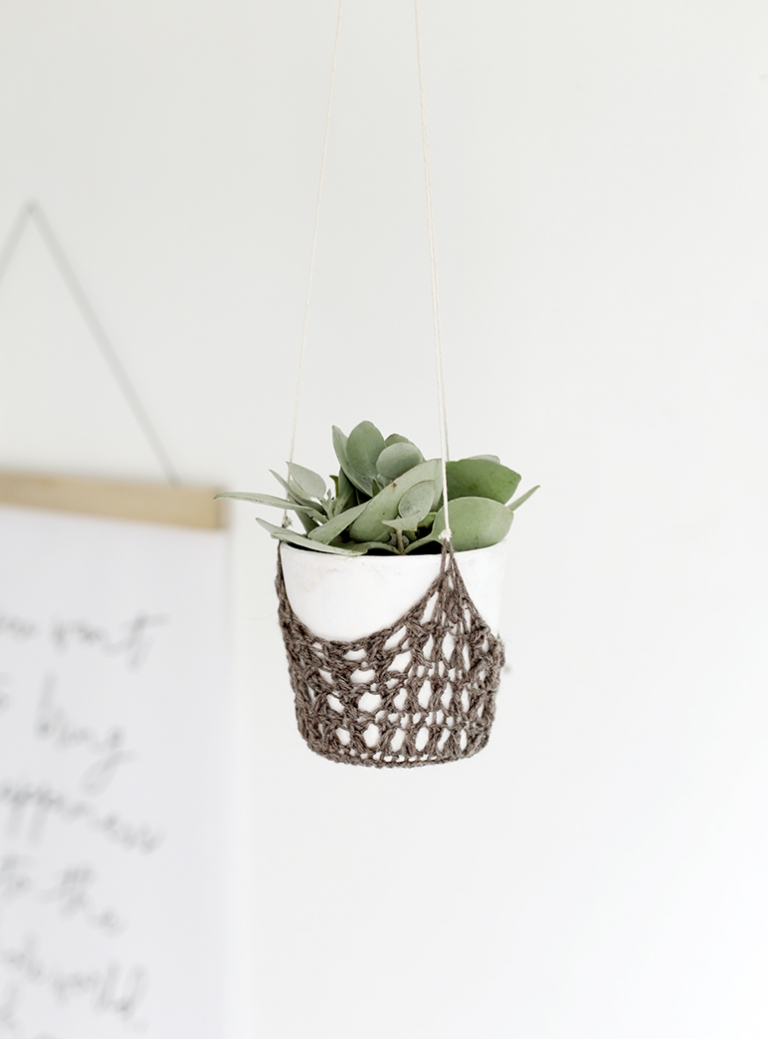 DIY Crochet Hanging Planter @themerrythought