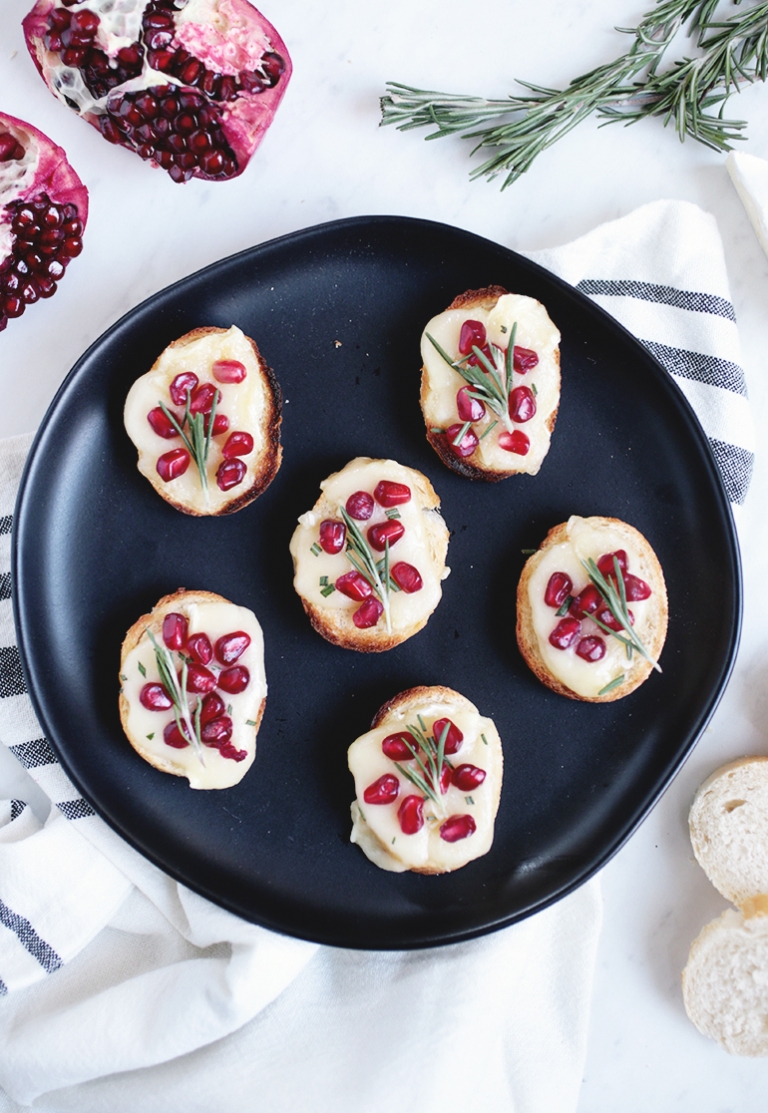 Pomegranate Brie Crostini @themerrythought