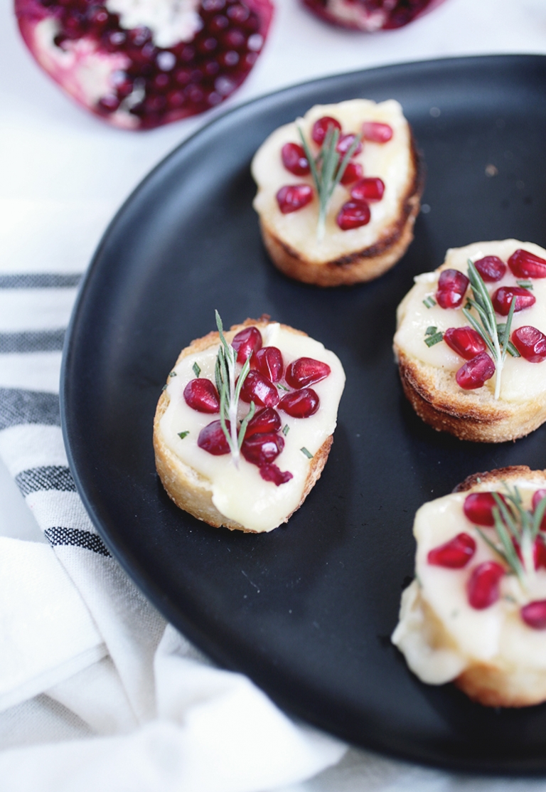 Pomegranate Brie Crostini @themerrythought