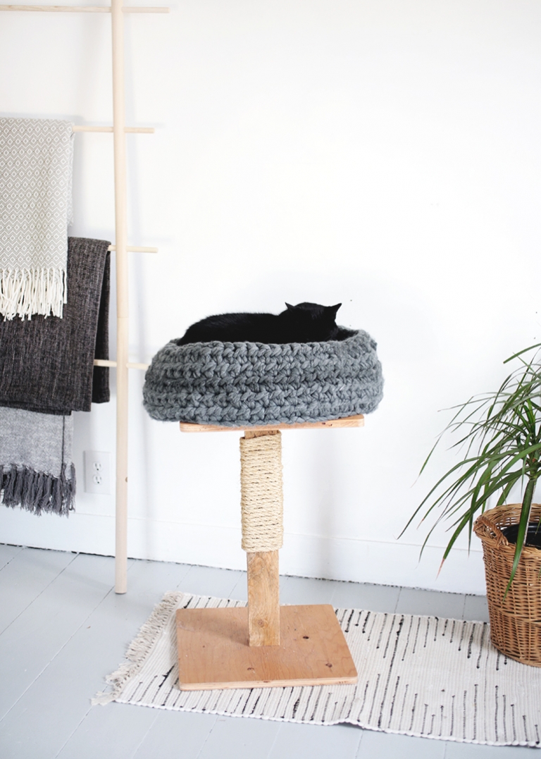 DIY Crochet Cat Bed @themerrythought