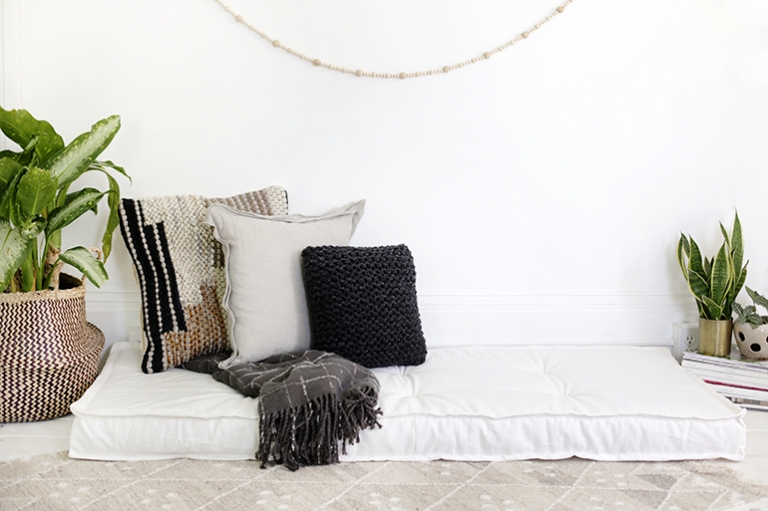 Daybed shop tufted cushion