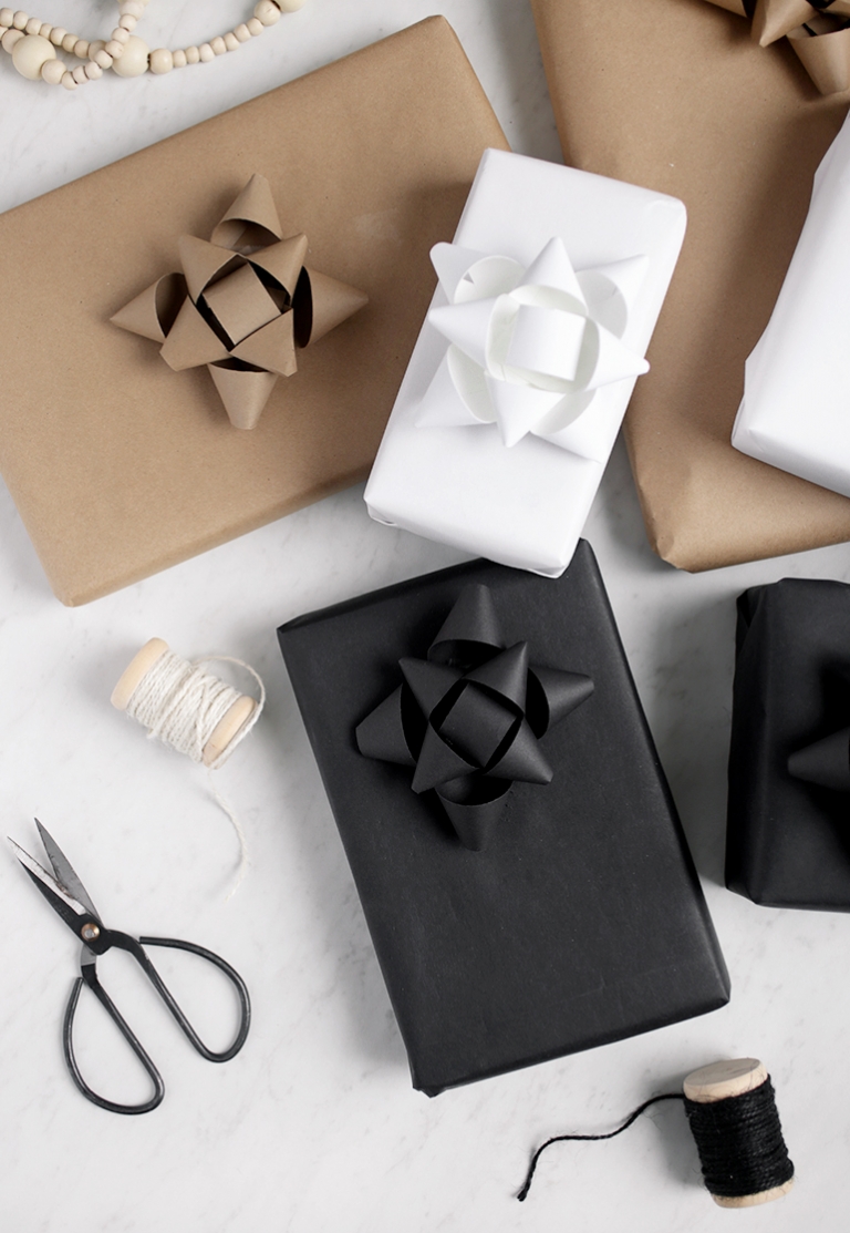 Monochrome Gift Wrapping + DIY Paper Gift Bows @themerrythought