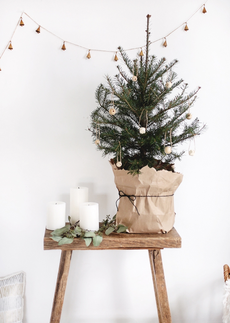 Small Christmas Tree + Simple DIY Wooden Ornaments @themerrythought
