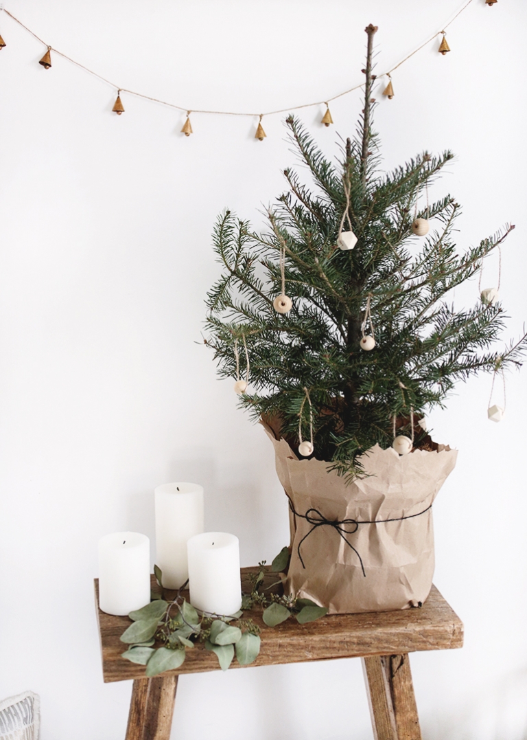 Small Christmas Tree + Simple DIY Wooden Ornaments @themerrythought