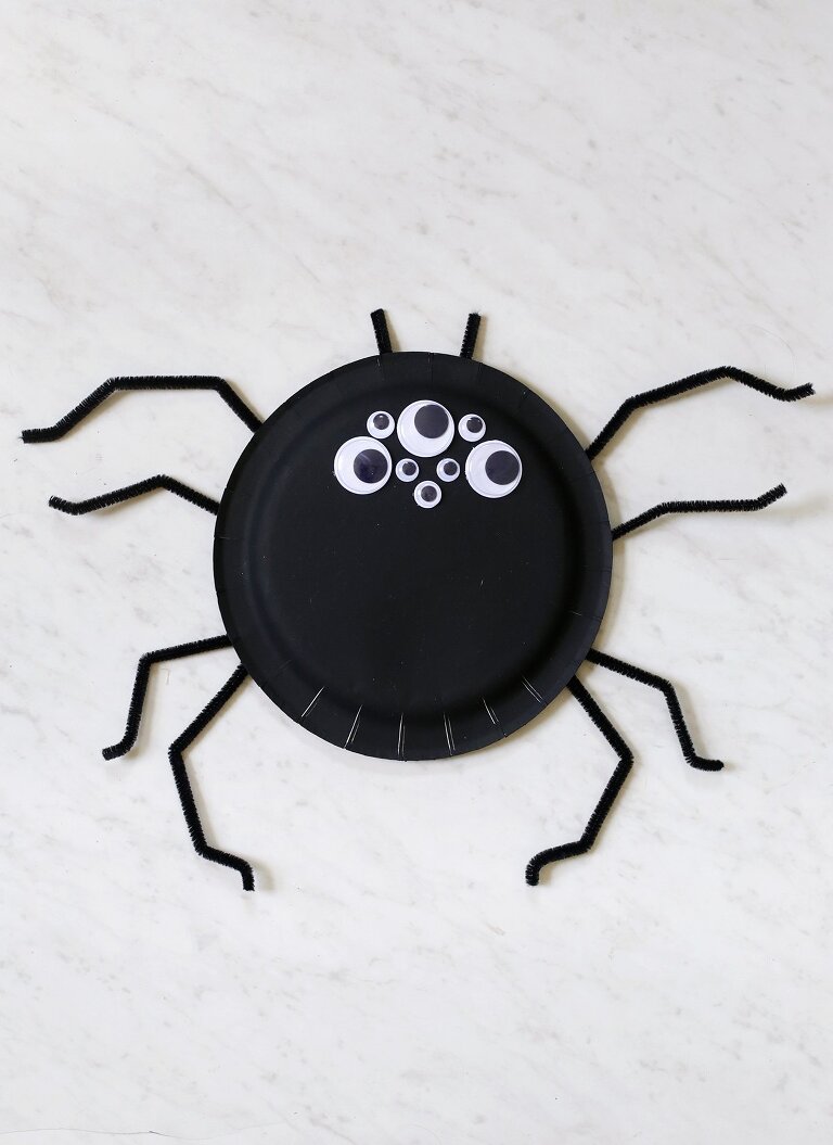 black paper plate spider craft