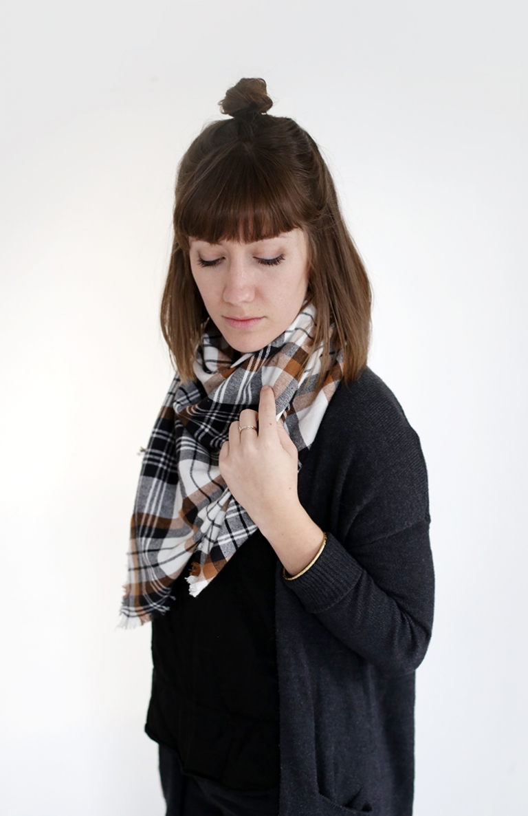 DIY Flannel Blanket Scarf @themerrythought