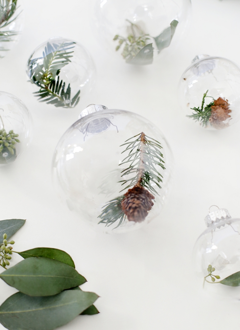 DIY Fresh Greenery Ornaments @themerrythought
