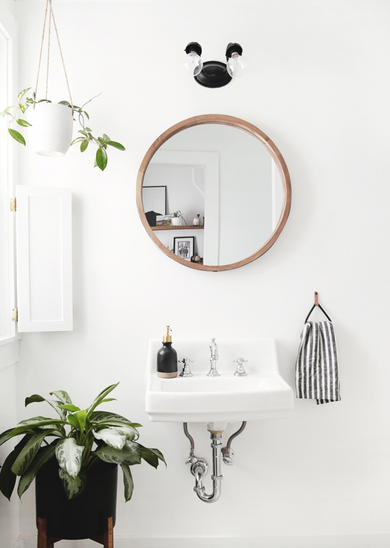 Small Modern Vintage Bathroom @themerrythought