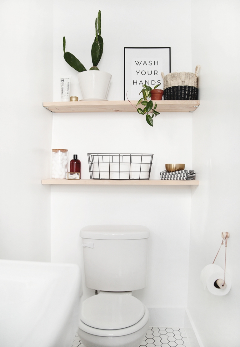 Small Modern Vintage Bathroom @themerrythought