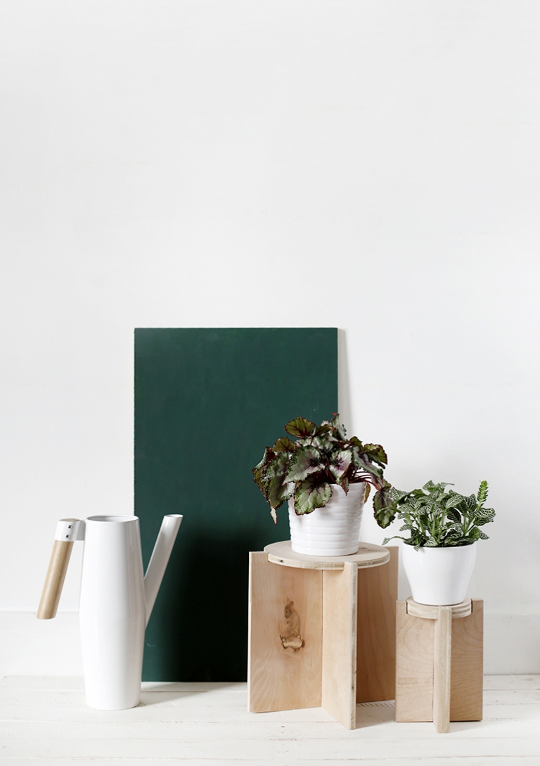 DIY Wooden Plant Stand @themerrythought