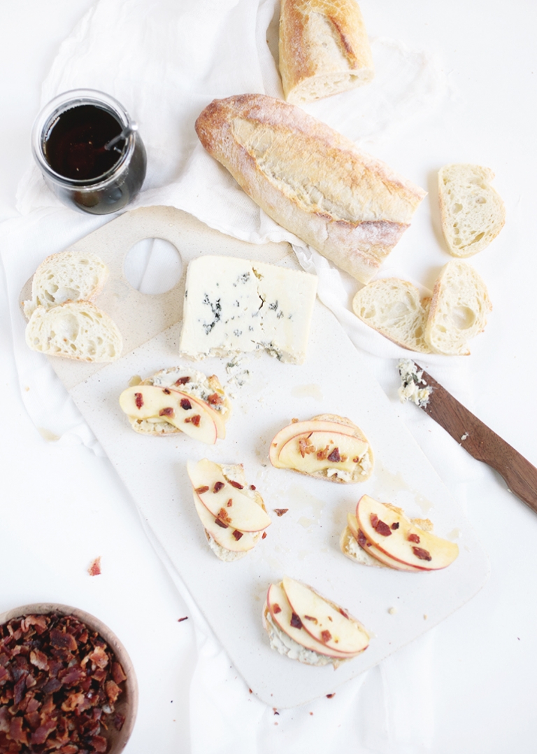 Apple, Gorgonzola & Bacon Crostini @themerrythought