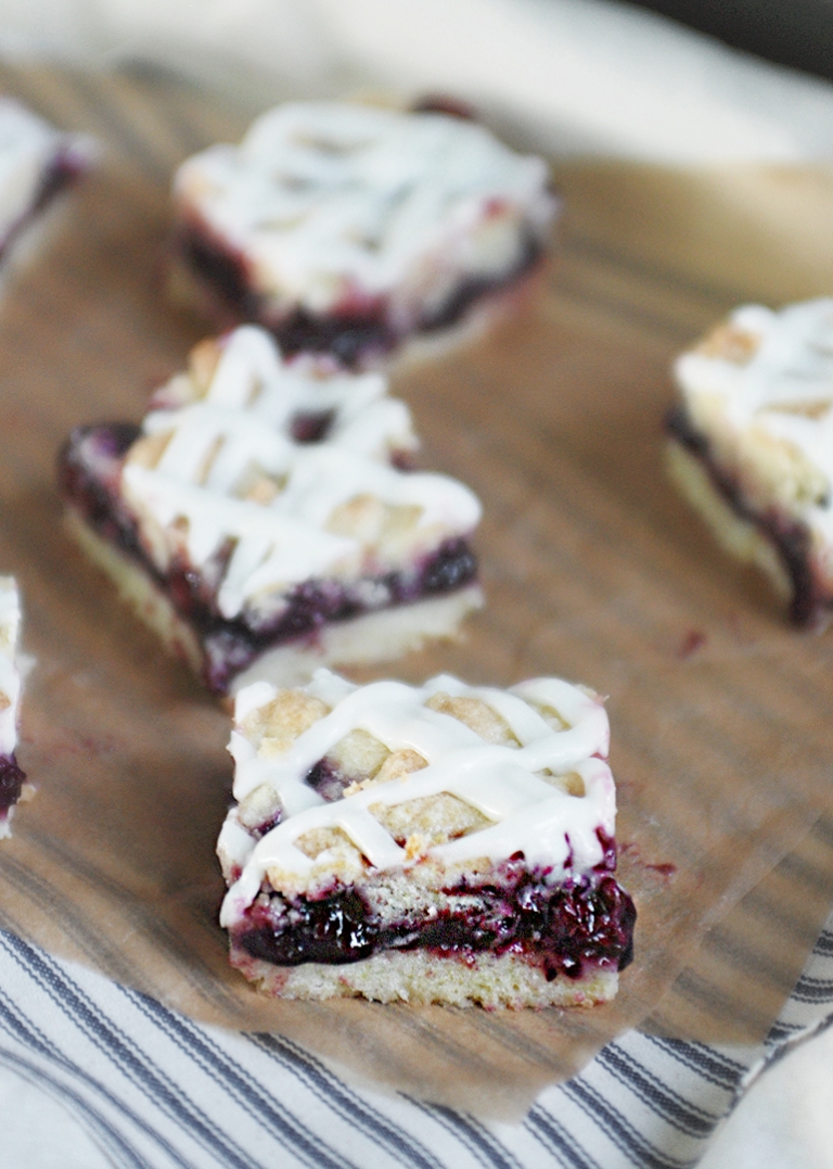 Blackberry Crumb Bars - The Merrythought