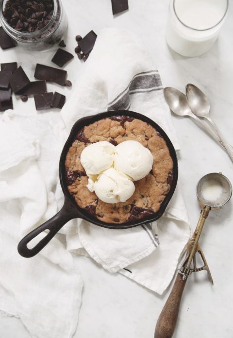 skillet cookie with scoops of ice cream on it