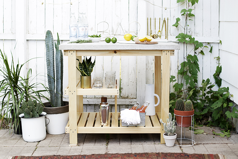 DIY Outdoor Bar with Concrete Countertop