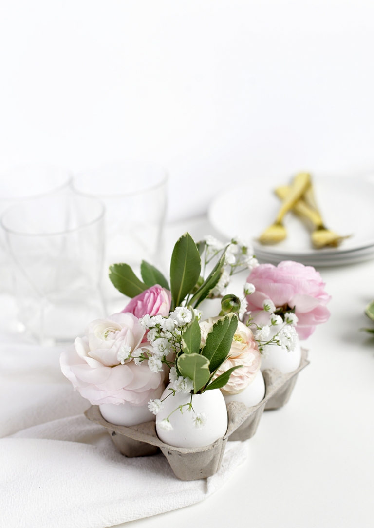 DIY Egg Vase Centerpiece @themerrythought