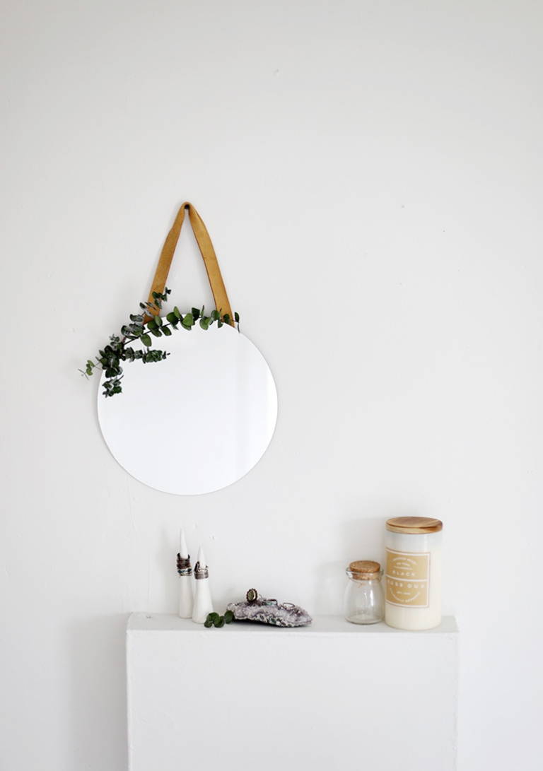 DIY Eucalyptus Hanging Mirror @themerrythought