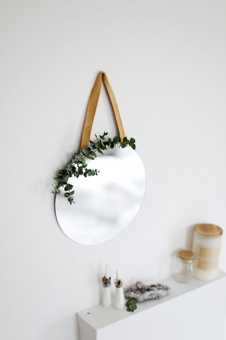 DIY Eucalyptus Hanging Mirror @themerrythought