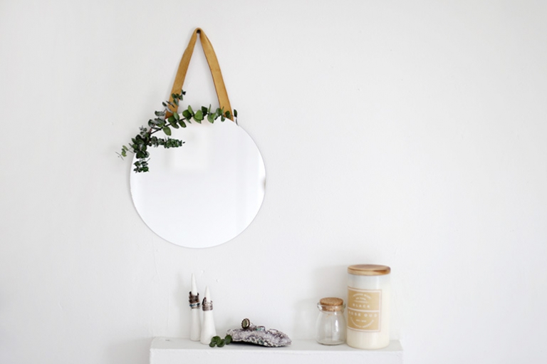 DIY Eucalyptus Hanging Mirror @themerrythought