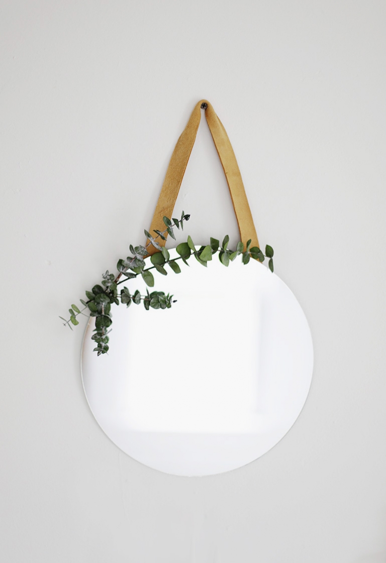 DIY Eucalyptus Hanging Mirror @themerrythought