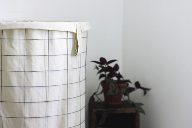 DIY Wire Laundry Hamper @themerrythought
