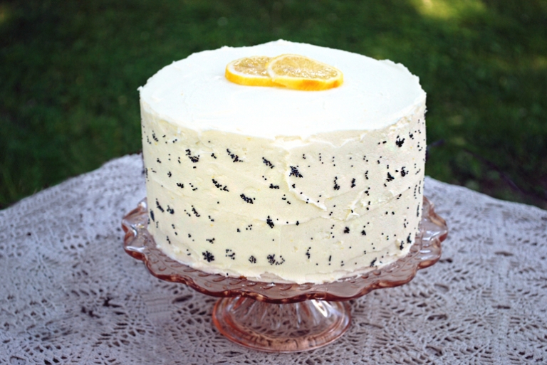 Lemon Poppyseed Cake // The Merrythought