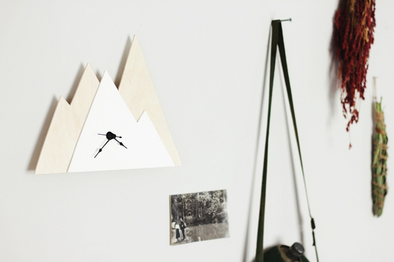 DIY Minimal Mountain Clock @themerrythought