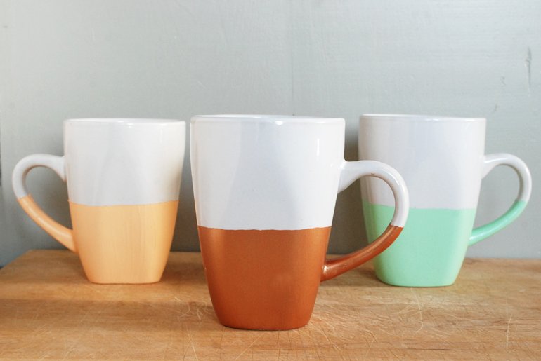 DIY Paint-Dipped Mugs 