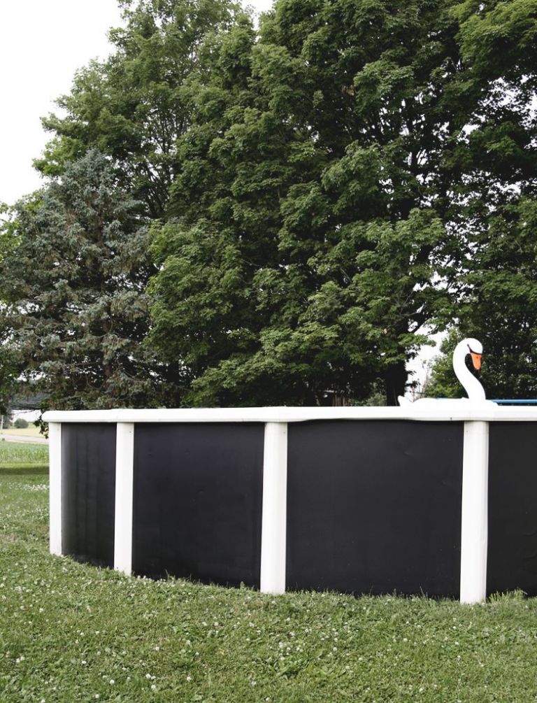 above ground pool with black walls with swan float