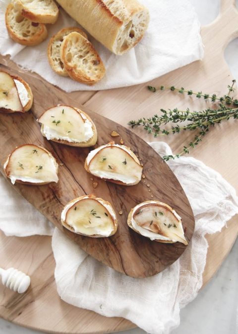 roasted pear with whipped goat cheese on toasted baguette slices