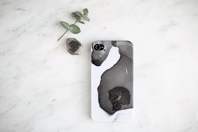 DIY Marbled Phone Case @themerrythought