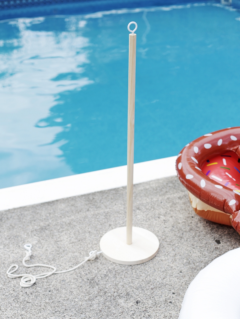 Holder for store pool floats