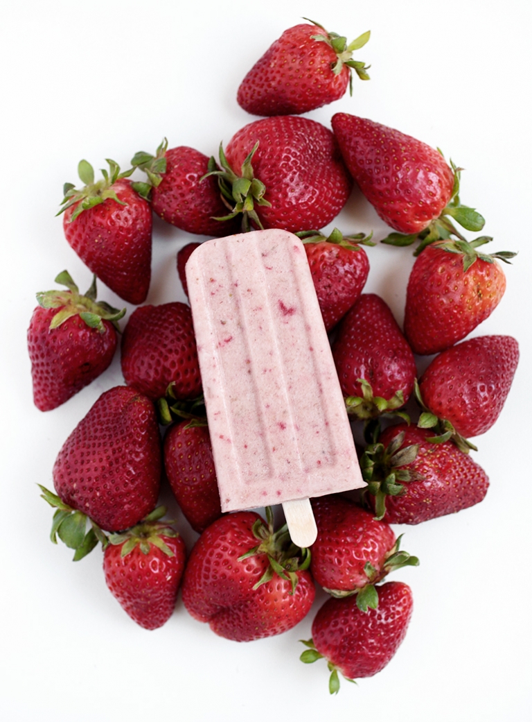 Strawberry Banana Popsicles @themerrythought