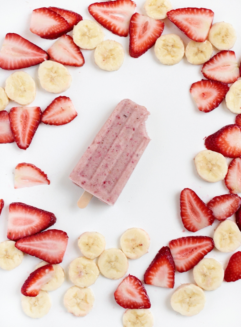 Strawberry Banana Popsicles @themerrythought