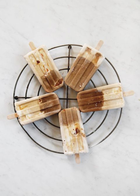 caramel coffee popsicles on round cooling rack