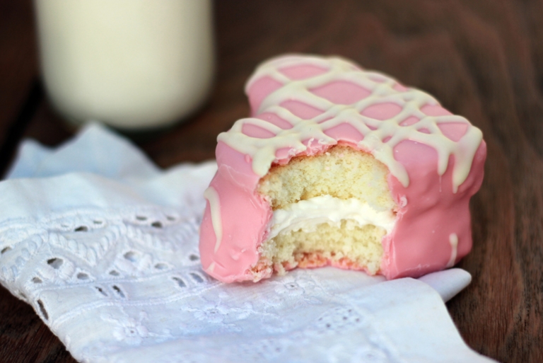 Valentine Snack Cakes // The Merrythought